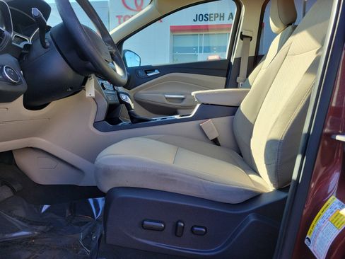 Used 2018 Ford Escape SE image 16