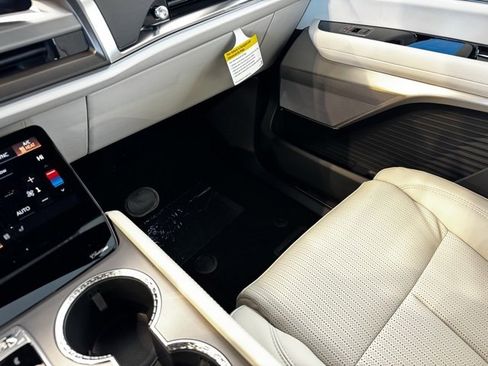 New 2026 Cadillac Vistiq Luxury image 24