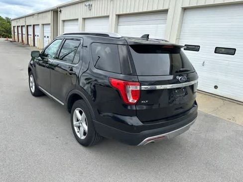 Used 2017 Ford Explorer XLT w/ Equipment Group 202A AWD/4WD image 14
