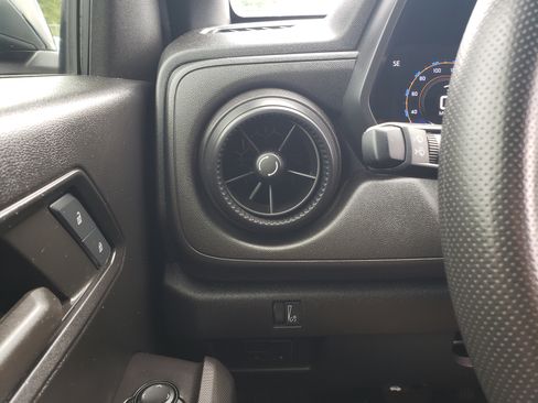 Used 2024 Chevrolet Colorado Trail Boss w/ Technology Package AWD/4WD image 12