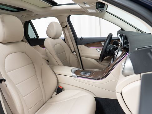 Certified 2022 Mercedes-Benz GLC 300 4MATIC w/ Premium Package Lite image 22