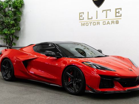 Used 2023 Chevrolet Corvette Z06 w/ Z07 Performance Package image 7