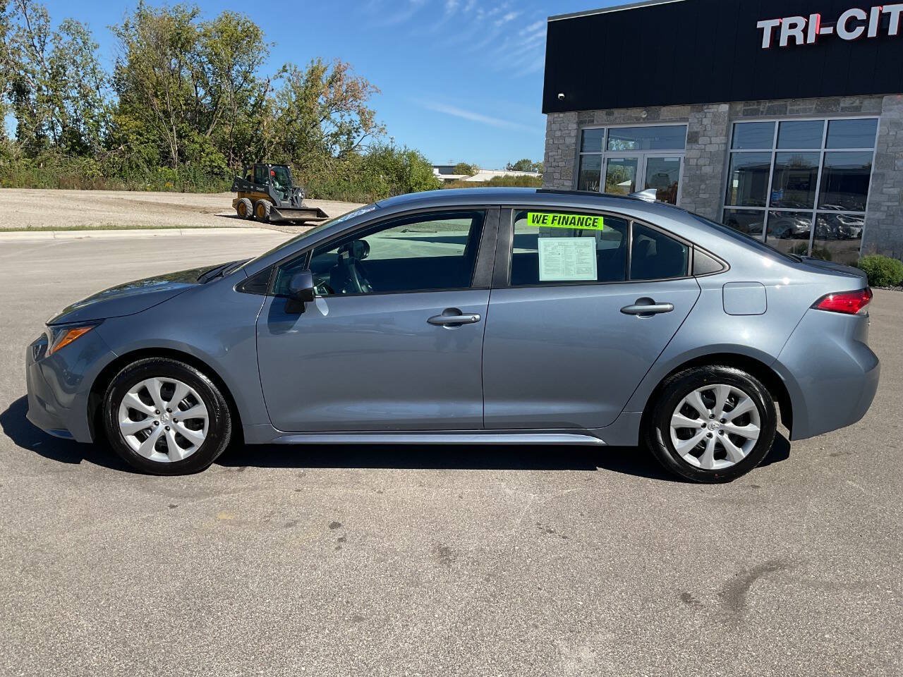Used 2025 Toyota Corolla LE FWD image 3