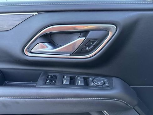 Used 2022 Chevrolet Tahoe Z71 w/ Luxury Package AWD/4WD image 19