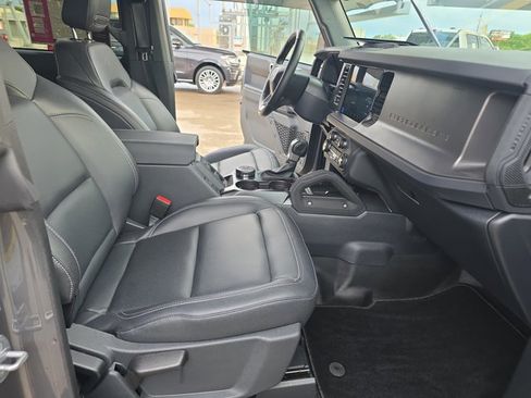 Used 2025 Ford Bronco Badlands image 17