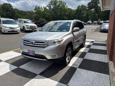 Used 2012 Toyota Highlander Limited w/ Tow Pkg AWD/4WD image 5