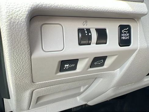 Used 2015 Subaru Forester 2.5i Touring AWD/4WD image 17