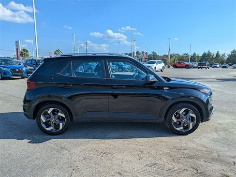 Used 2023 Hyundai Venue SEL image 2