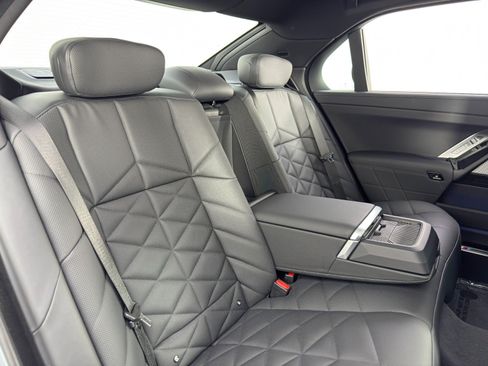 Used 2024 BMW 740i w/ Premium Package 2 RWD image 50