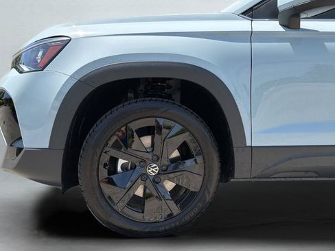 New 2026 Volkswagen Taos SE FWD image 47