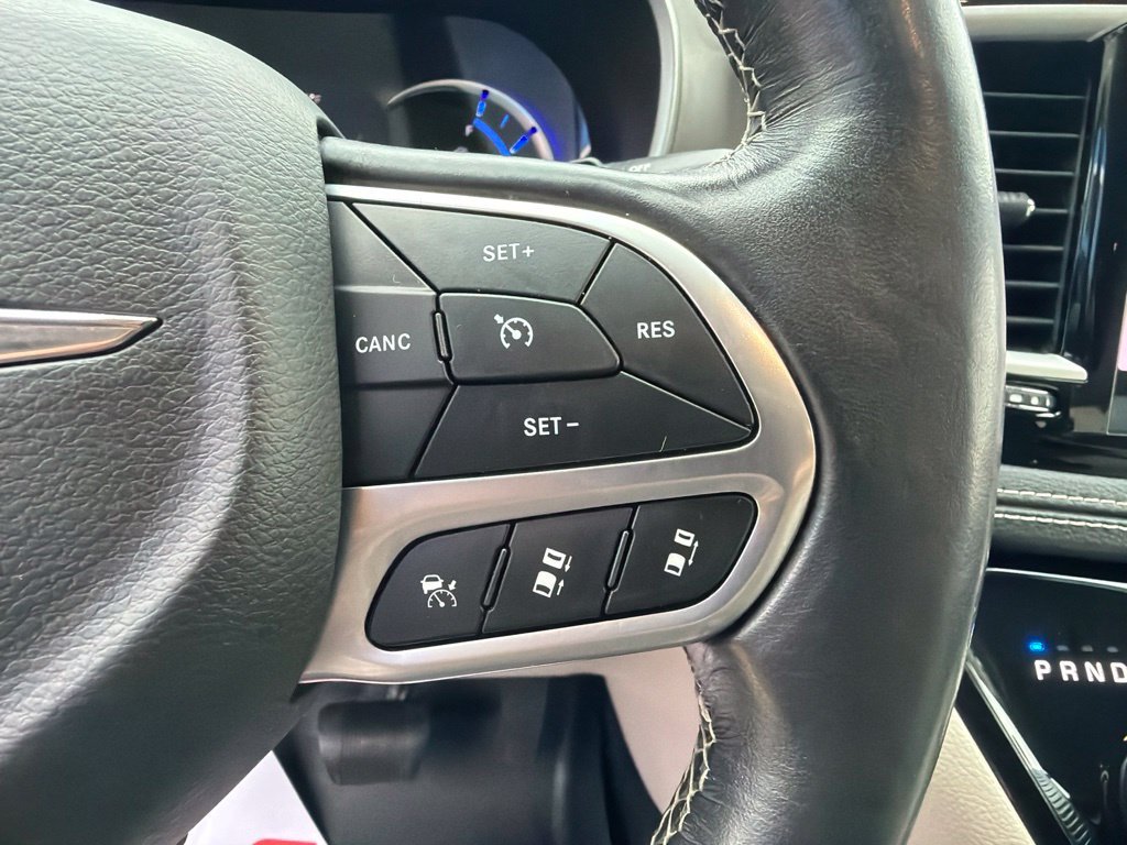 Used 2021 Chrysler Pacifica Touring-L FWD image 26