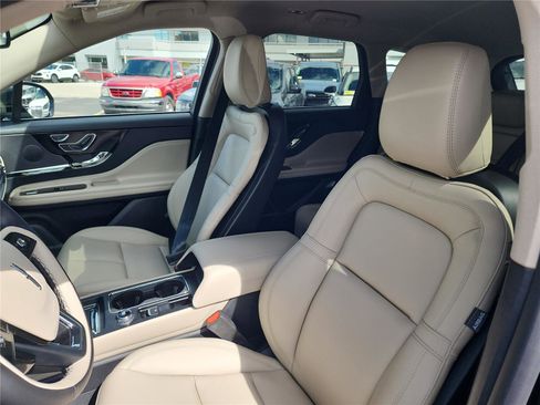 New 2026 Lincoln Corsair Premiere image 18