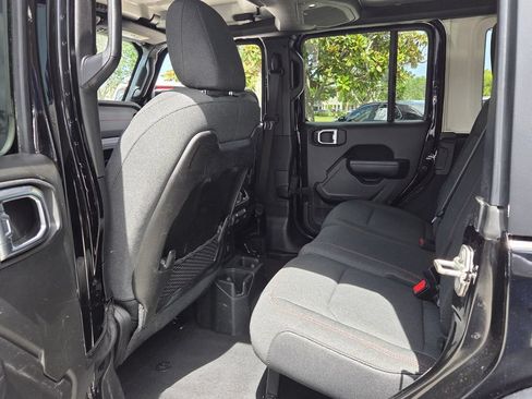Used 2024 Jeep Wrangler Unlimited Rubicon AWD/4WD image 11