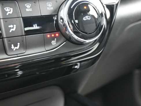 Used 2025 Chevrolet Trax LT w/ LT Convenience Package image 24