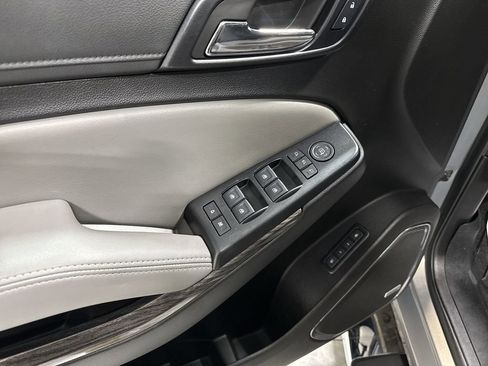 Used 2019 Chevrolet Suburban LT w/ LT Signature Package image 24