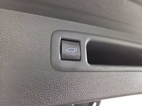 Used 2021 Toyota Highlander XLE AWD/4WD image 35