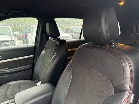 Used 2018 Ford Explorer XLT w/ Equipment Group 202A AWD/4WD image 9