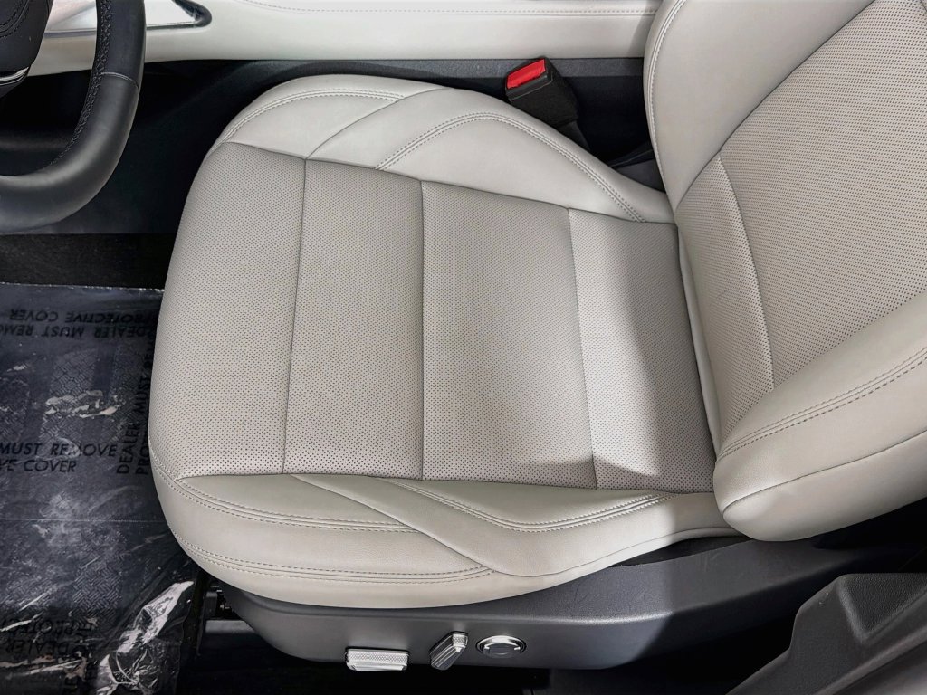 Used 2026 Lincoln Nautilus Premier AWD/4WD image 19