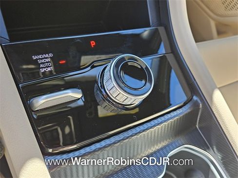 New 2025 Jeep Grand Cherokee Limited image 23