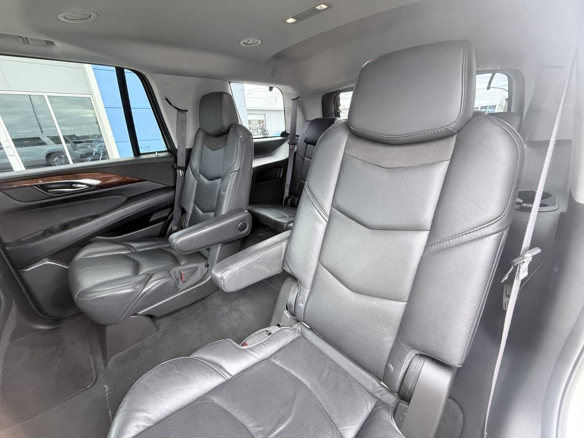 Used 2017 Cadillac Escalade Luxury RWD image 14