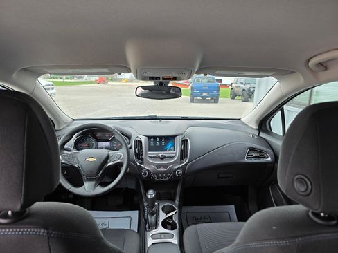 Used 2018 Chevrolet Cruze LT w/ Convenience Package image 23