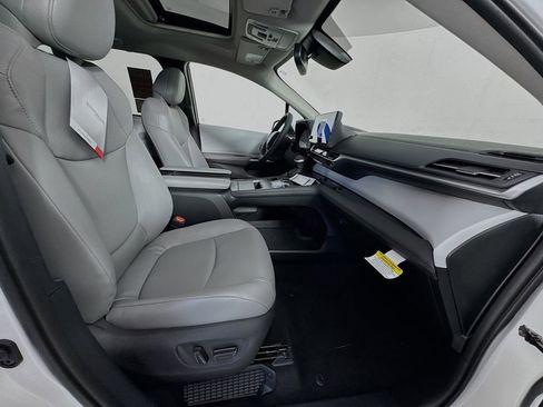 New 2026 Toyota Sienna XLE image 29