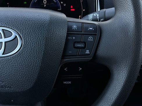 Used 2025 Toyota Camry LE image 33