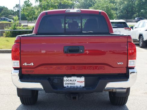 Used 2017 Toyota Tacoma SR5 w/ Tow Package AWD/4WD image 3