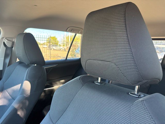 Used 2021 Toyota RAV4 LE FWD image 9