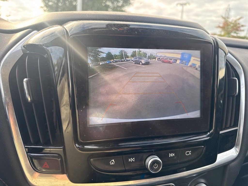 Used 2019 Chevrolet Traverse LT FWD image 21