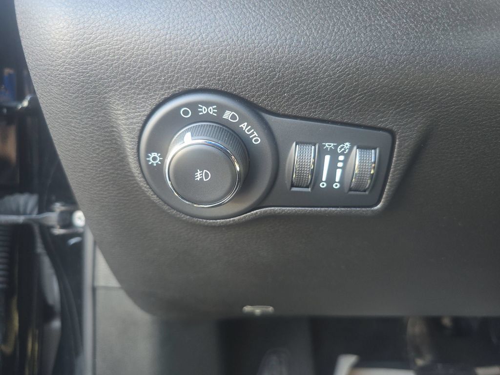 Used 2023 Jeep Compass Latitude AWD/4WD image 15