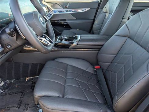 Used 2025 BMW i7 eDrive50 w/ M Sport Package RWD image 17