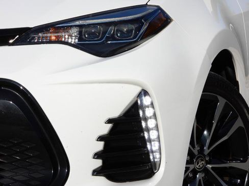 Used 2018 Toyota Corolla SE image 3