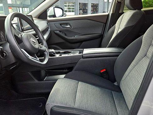 Used 2023 Nissan Rogue SV image 6