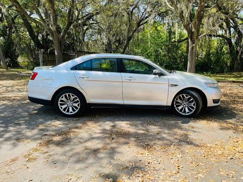 Used 2013 Ford Taurus Limited image 4