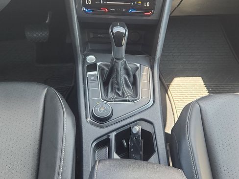 Used 2022 Volkswagen Tiguan SE AWD/4WD image 19