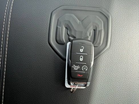 New 2026 RAM 1500 Laramie AWD/4WD image 23