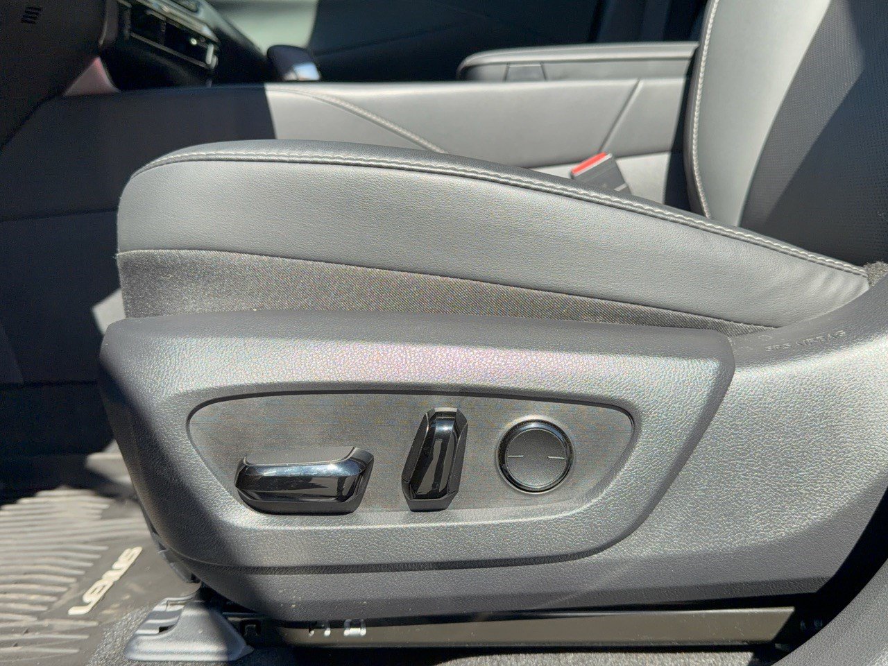 Used 2026 Lexus RX 350h w/ Convenience Package AWD/4WD image 17