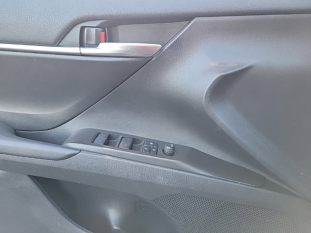 Used 2021 Toyota Camry SE w/ Cold Weather Package FWD image 13