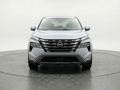 Used 2025 Nissan Rogue SV image 2