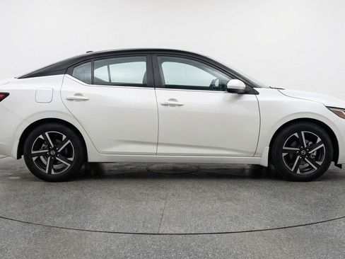 Used 2025 Nissan Sentra SV image 9