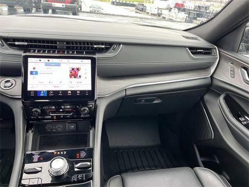 Used 2024 Jeep Grand Cherokee Overland w/ Luxury Tech Group IV image 13