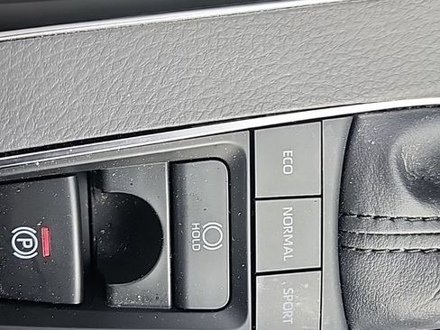 Used 2019 Toyota Avalon Limited FWD image 6