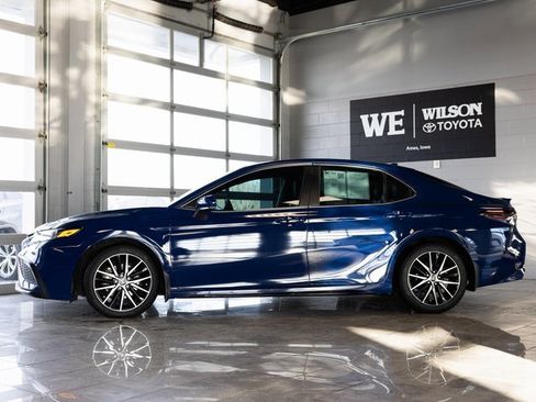 Certified 2023 Toyota Camry SE image 1