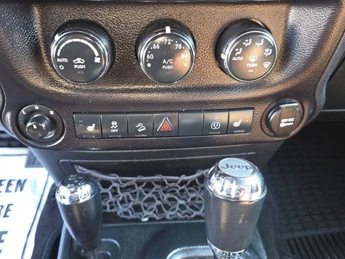 Used 2016 Jeep Wrangler Unlimited Sahara image 22