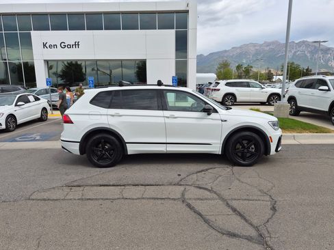 Used 2021 Volkswagen Tiguan SE R-Line AWD/4WD image 2