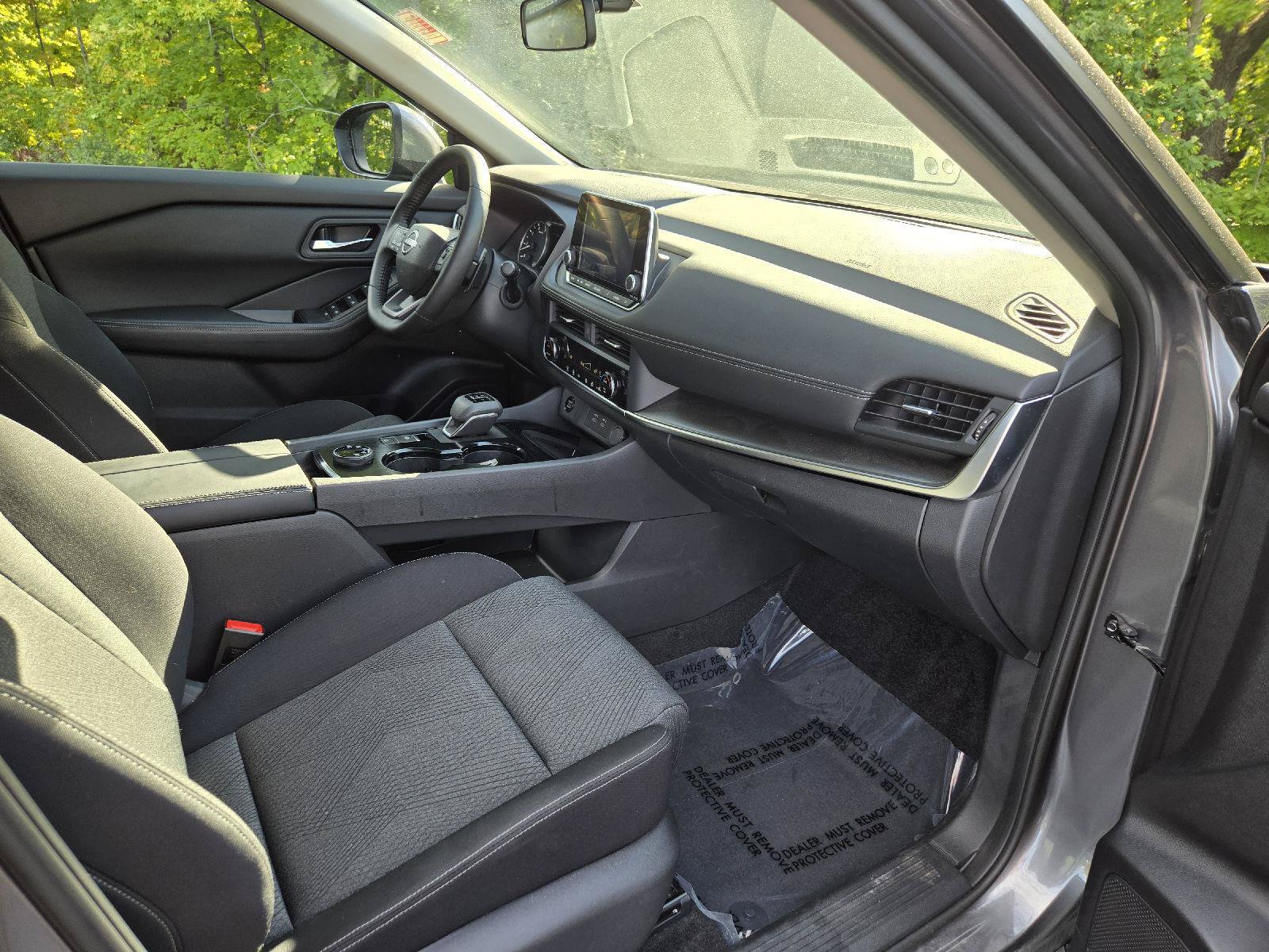 Used 2025 Nissan Rogue SV AWD/4WD image 23