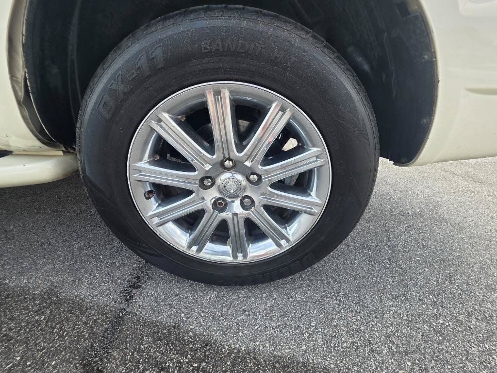 Used 2009 Chrysler Aspen Limited RWD image 21
