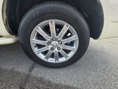 Used 2009 Chrysler Aspen Limited RWD image 21