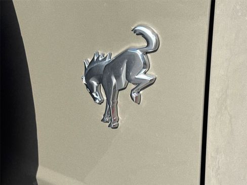 Used 2025 Ford Bronco Badlands image 13